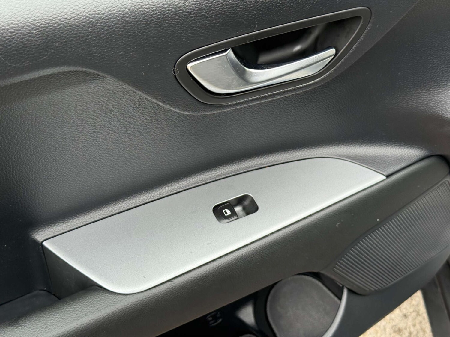 Used Kia Stonic 2024 for sale - 77542668: Photo 37