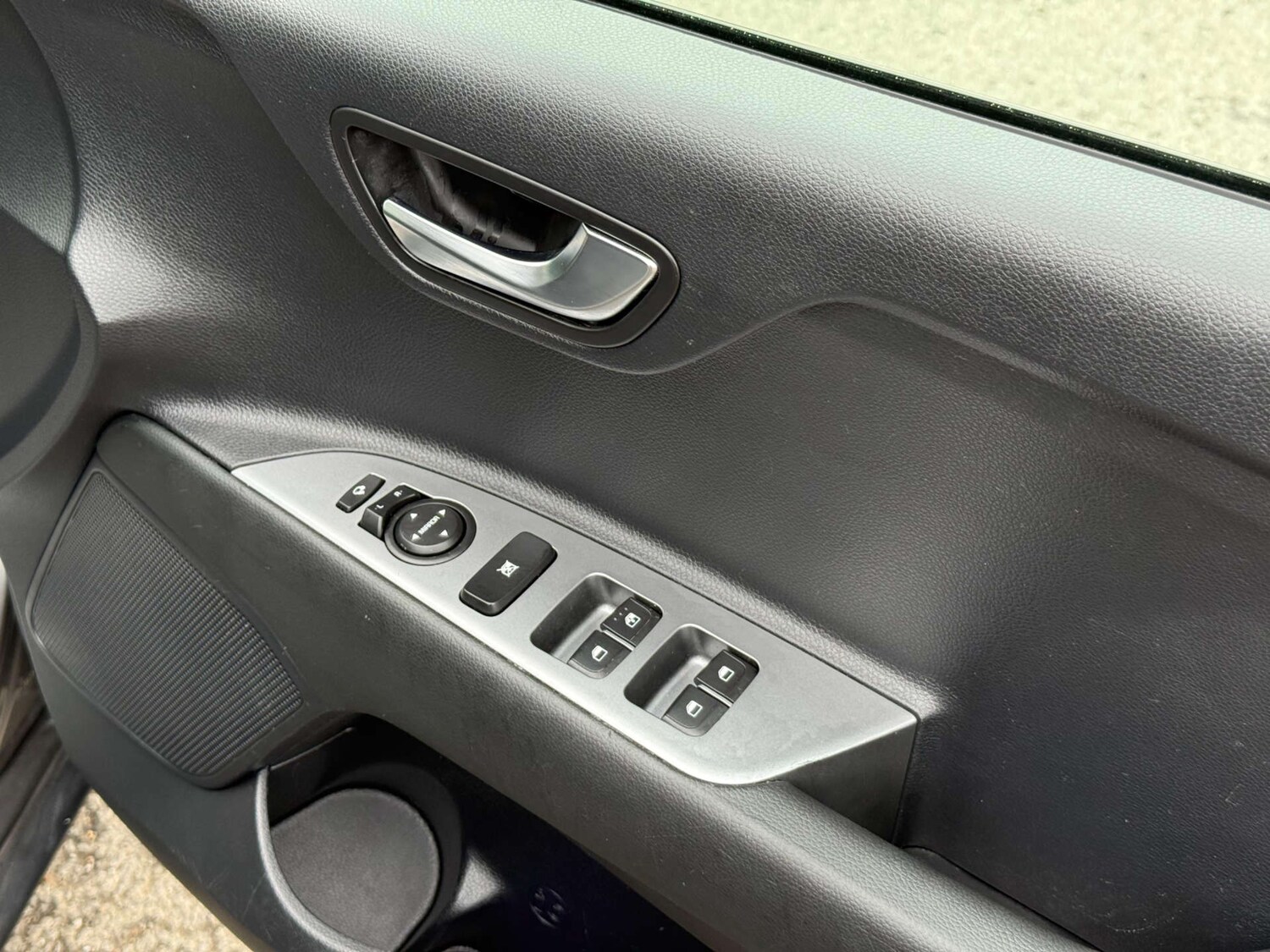 Used Kia Stonic 2024 for sale - 77542668: Photo 42