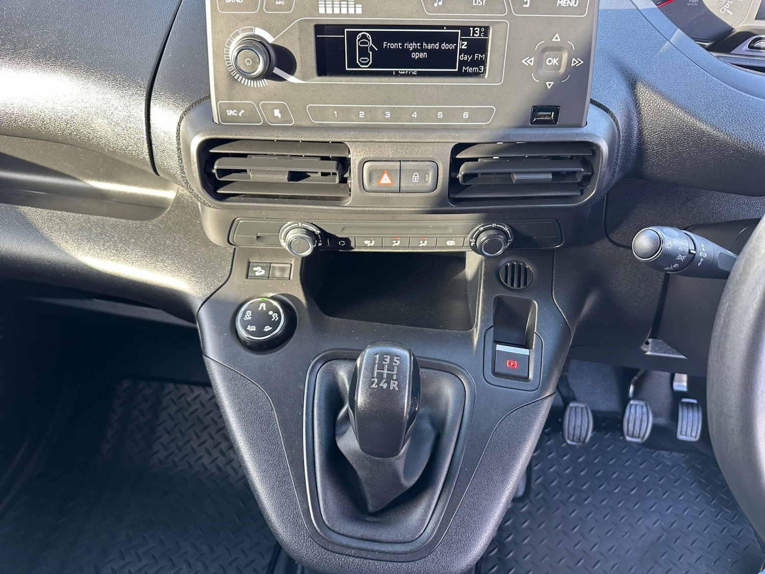 Used Peugeot Partner 2019 for sale - 76437207: Photo 9