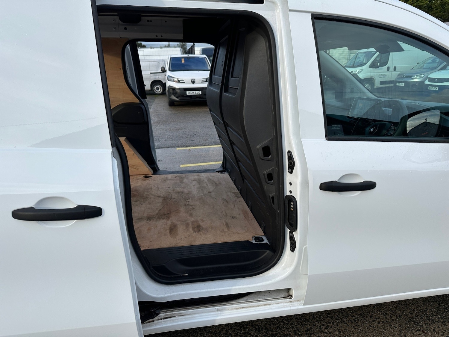 Used Renault Kangoo 2024 for sale - 76426837: Photo 11