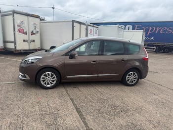 Used Renault Grand Scenic 2015 for sale - 79698291: Photo
