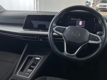 Used Volkswagen Golf 2024 for sale - 78802164: Photo
