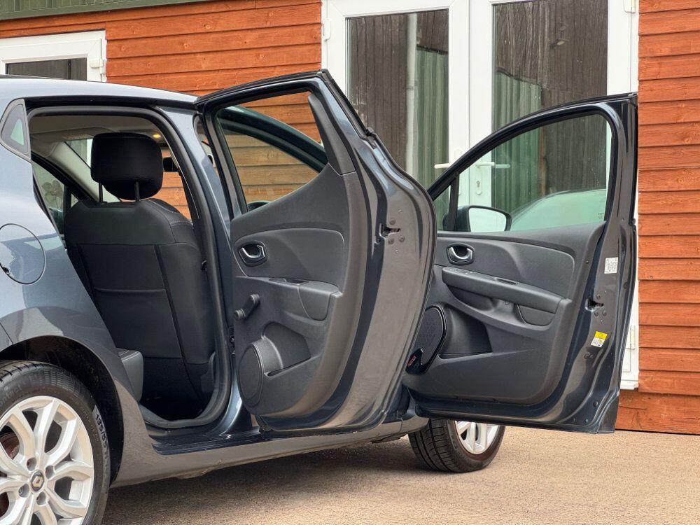 Used Renault Clio 2018 for sale - 76348782: Photo 20