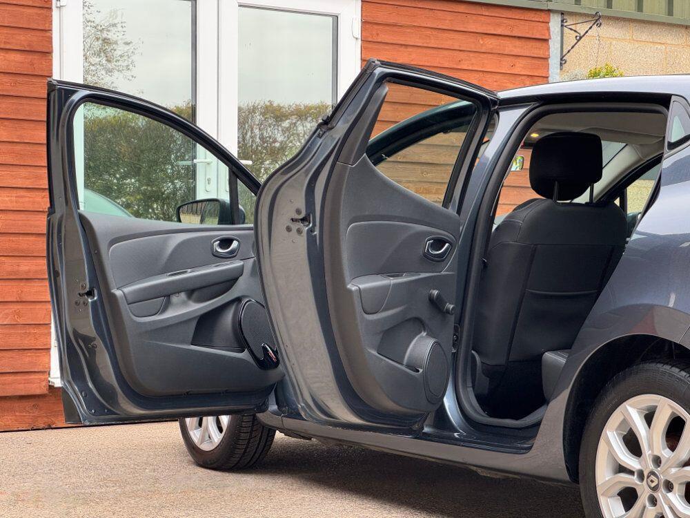Used Renault Clio 2018 for sale - 76348782: Photo 21