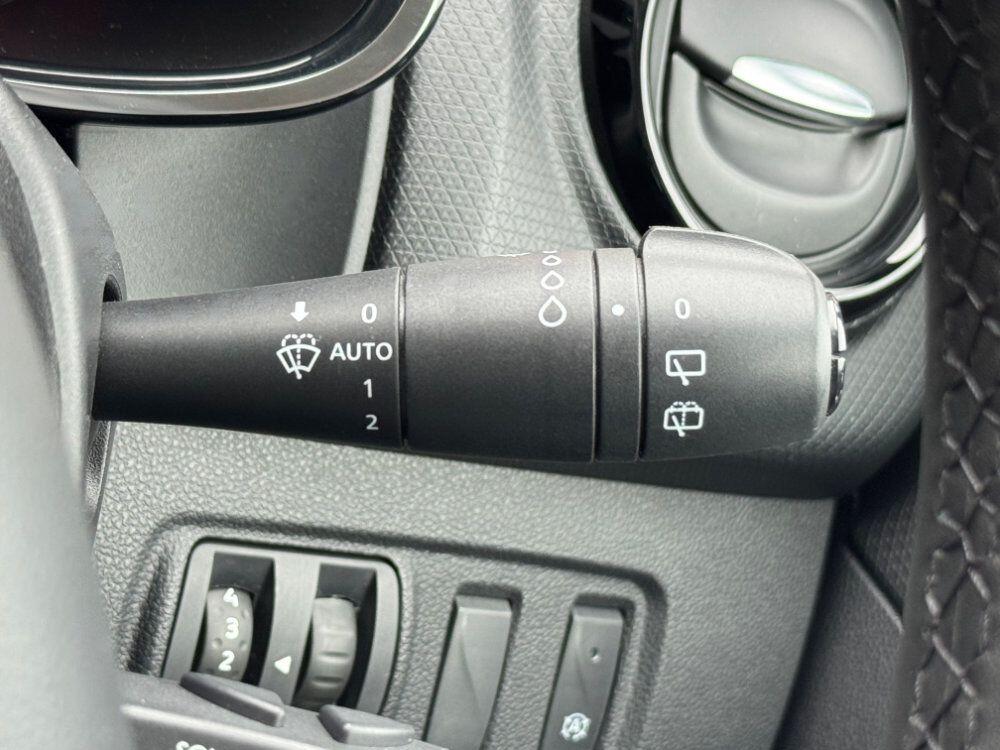 Used Renault Clio 2018 for sale - 76348782: Photo 40