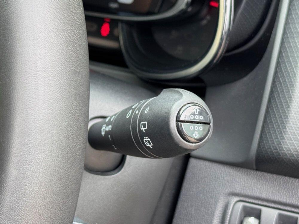 Used Renault Clio 2018 for sale - 76348782: Photo 42