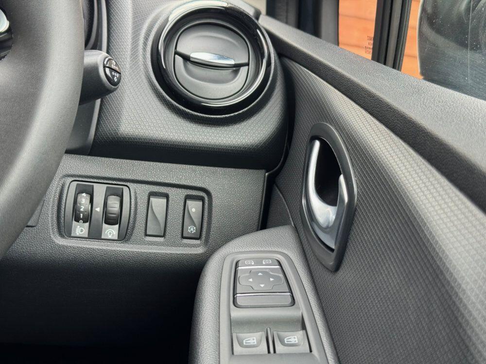 Used Renault Clio 2018 for sale - 76348782: Photo 52