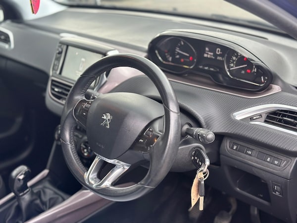 Used Peugeot 2008 2015 for sale - 76319419: Photo 10