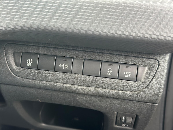 Used Peugeot 2008 2015 for sale - 76319419: Photo 18