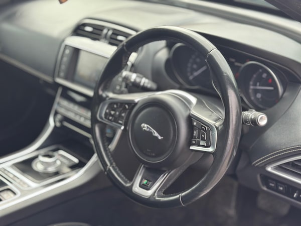 Used Jaguar XE 2015 for sale - 76319402: Photo 12