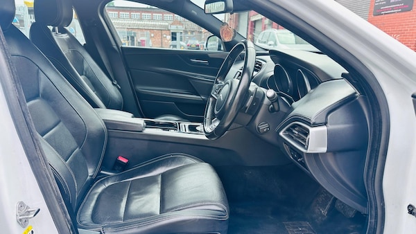 Used Jaguar XE 2015 for sale - 76319402: Photo 13