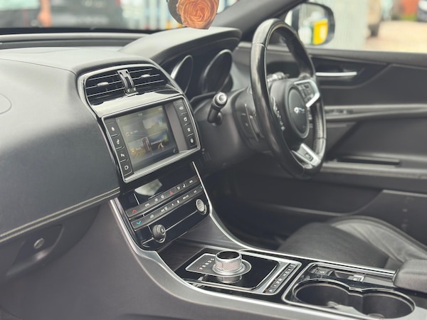 Used Jaguar XE 2015 for sale - 76319402: Photo 21