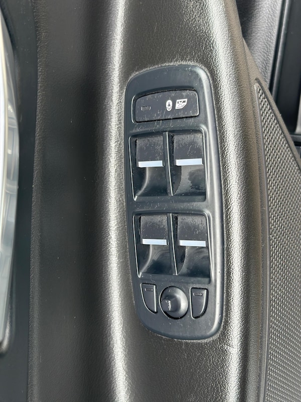 Used Jaguar XE 2015 for sale - 76319402: Photo 22
