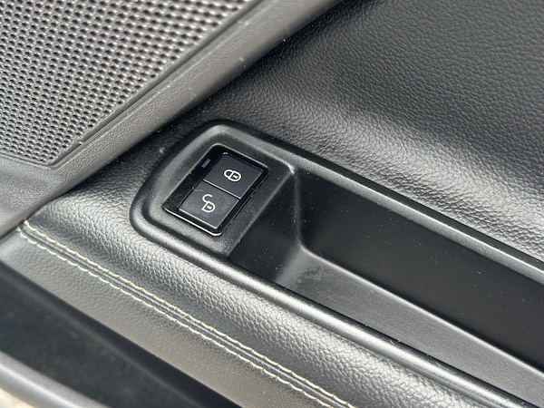 Used Jaguar XE 2015 for sale - 76319402: Photo 23