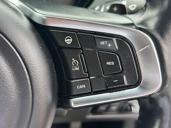 Used Jaguar XE 2015 for sale - 76319402: Photo 25