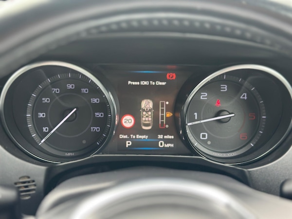 Used Jaguar XE 2015 for sale - 76319402: Photo 27