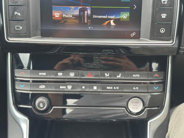 Used Jaguar XE 2015 for sale - 76319402: Photo 30