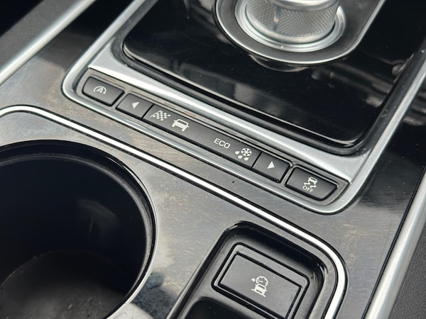 Used Jaguar XE 2015 for sale - 76319402: Photo 32