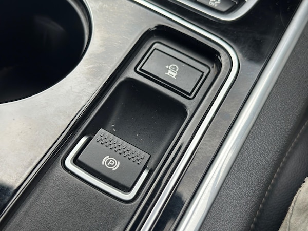 Used Jaguar XE 2015 for sale - 76319402: Photo 33