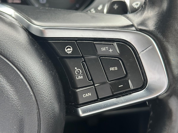 Used Jaguar XE 2015 for sale - 76319402: Photo 36