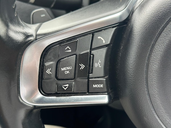 Used Jaguar XE 2015 for sale - 76319402: Photo 37