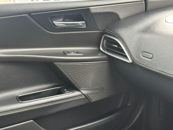 Used Jaguar XE 2015 for sale - 76319402: Photo 38