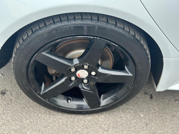 Used Jaguar XE 2015 for sale - 76319402: Photo 44