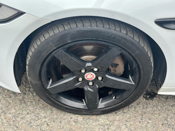Used Jaguar XE 2015 for sale - 76319402: Photo 46