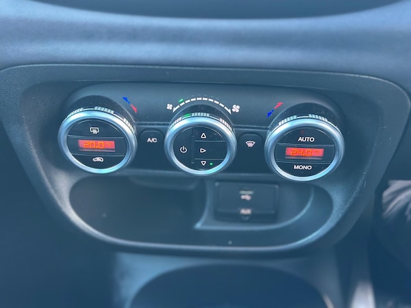 Used Fiat 500L 2015 for sale - 76319408: Photo 30