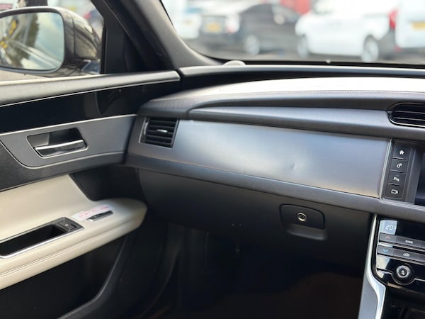 Used Jaguar XF 2016 for sale - 76319401: Photo 13