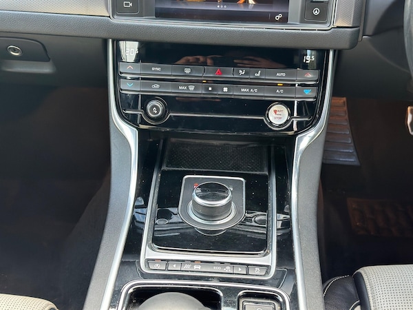 Used Jaguar XF 2016 for sale - 76319401: Photo 15