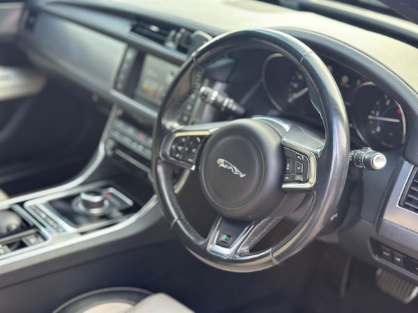 Used Jaguar XF 2016 for sale - 76319401: Photo 16