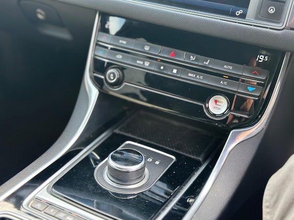 Used Jaguar XF 2016 for sale - 76319401: Photo 21