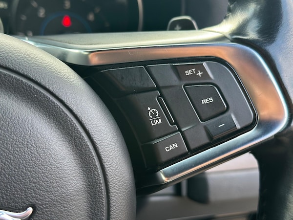 Used Jaguar XF 2016 for sale - 76319401: Photo 25