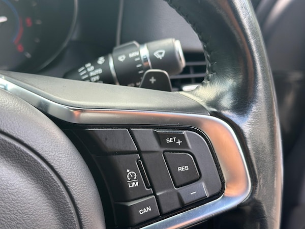 Used Jaguar XF 2016 for sale - 76319401: Photo 30