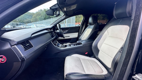 Used Jaguar XF 2016 for sale - 76319401: Photo 43