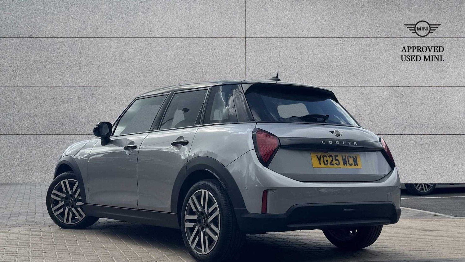 Used MINI Cooper 2025 for sale - 76916000: Photo 2