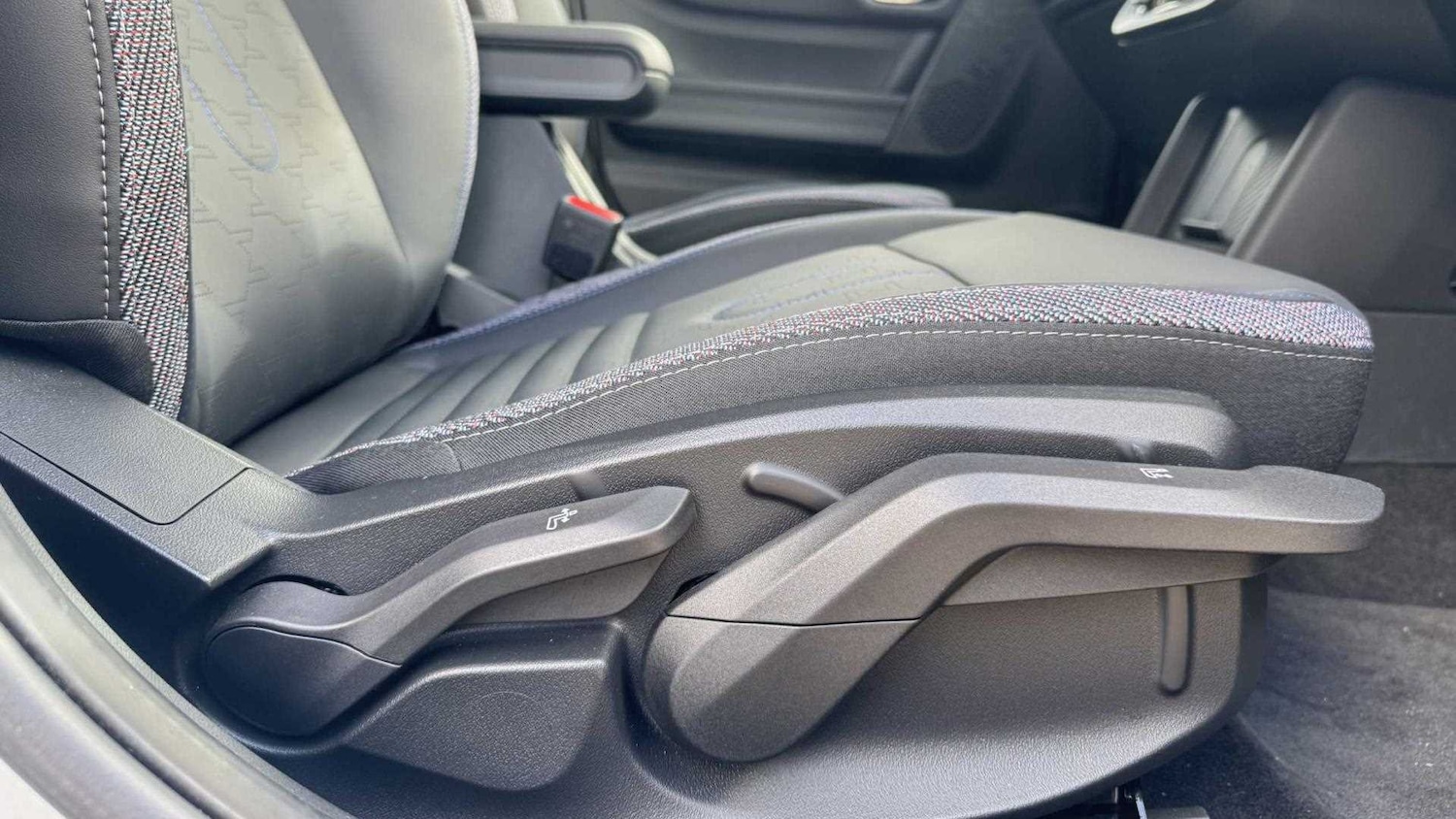 Used MINI Cooper 2025 for sale - 76916000: Photo 26