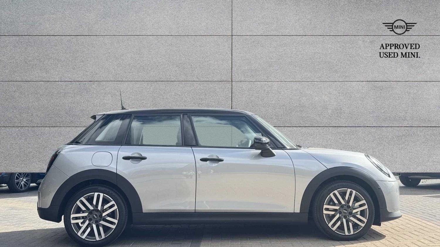 Used MINI Cooper 2025 for sale - 76916000: Photo 3