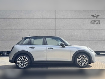 Used MINI Cooper 2025 for sale - 76916000: Photo