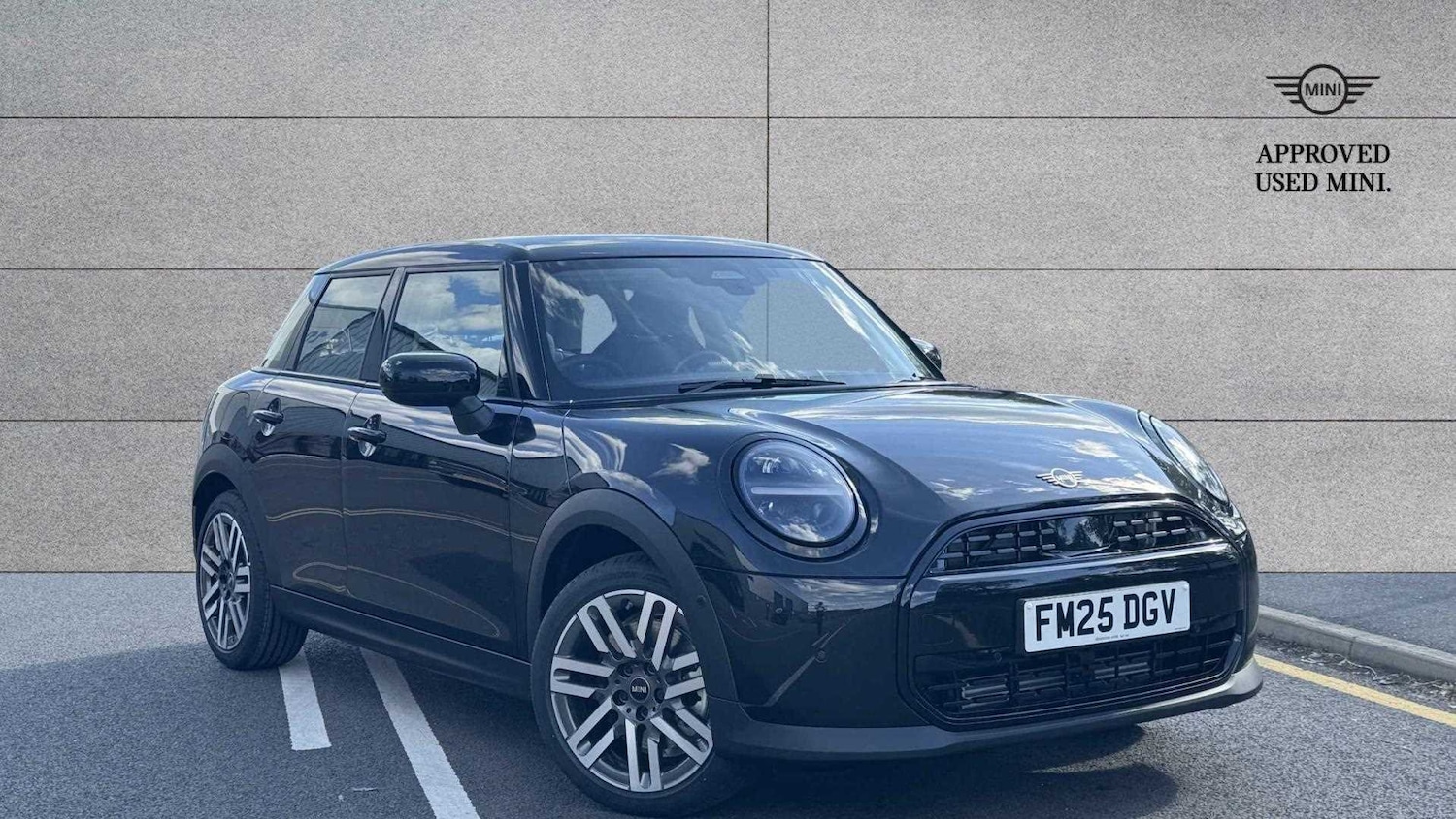 Used MINI Cooper 2025 for sale - 76540775: Photo 1