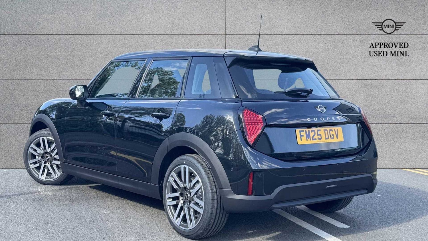 Used MINI Cooper 2025 for sale - 76540775: Photo 2