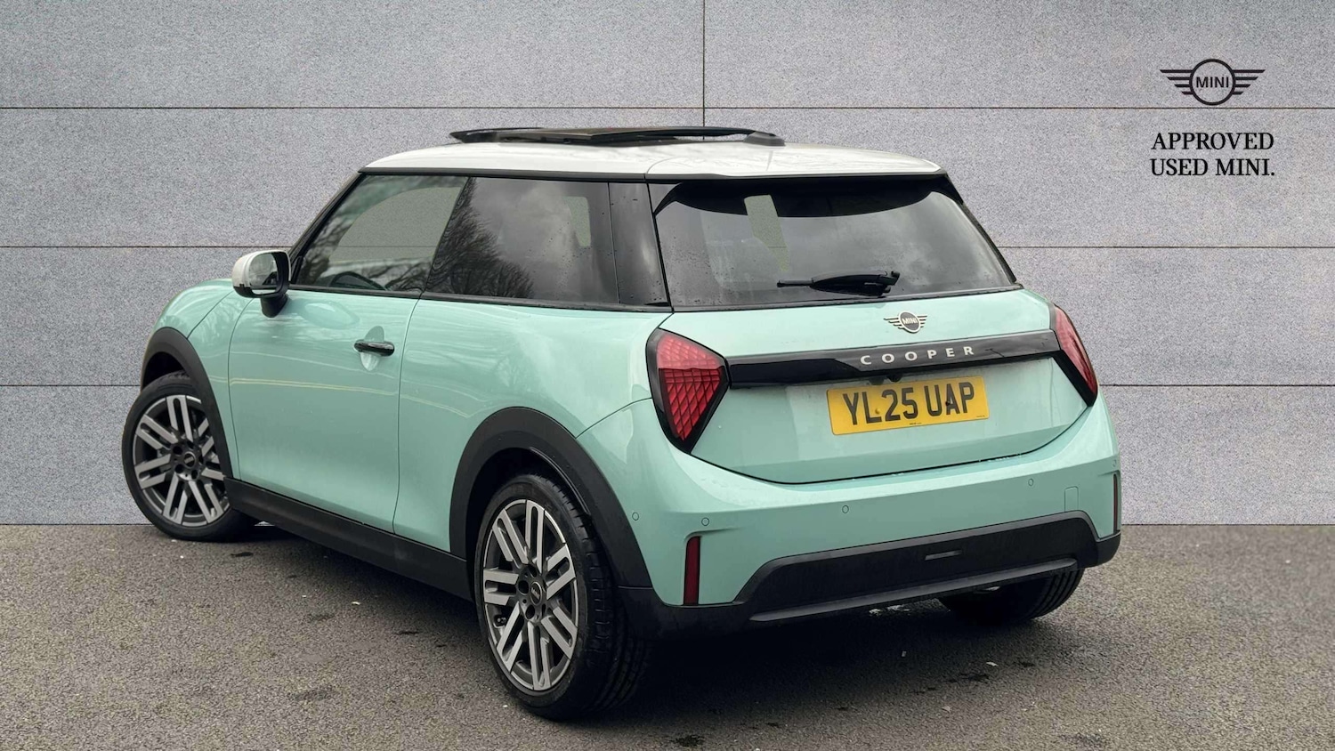 Used MINI Cooper 2025 for sale - 77601201: Photo 2