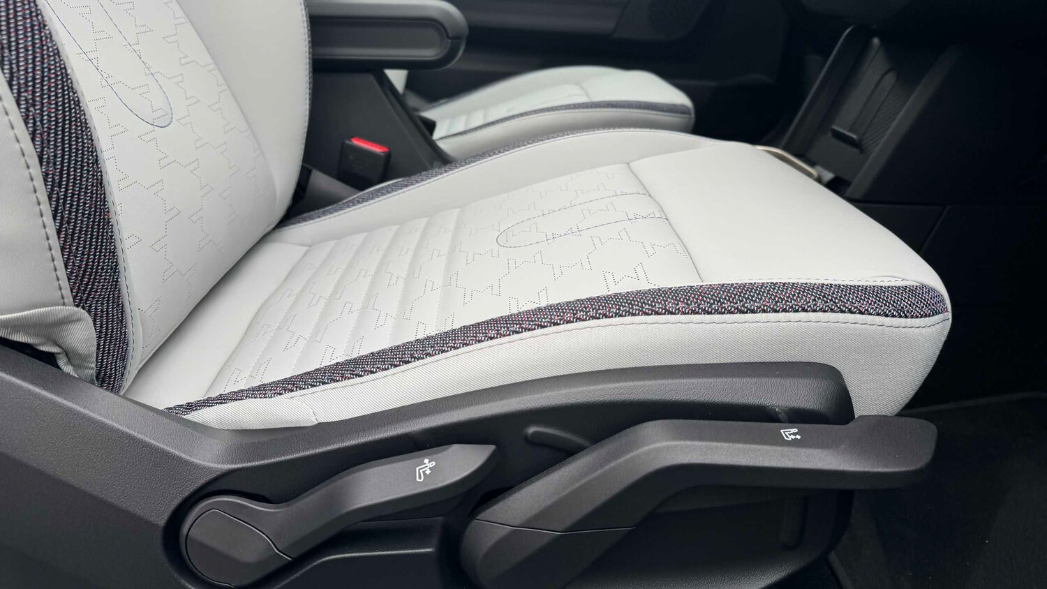 Used MINI Cooper 2025 for sale - 77601201: Photo 27