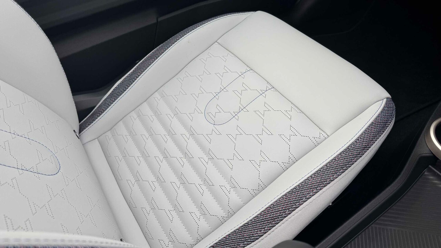 Used MINI Cooper 2025 for sale - 77601201: Photo 32