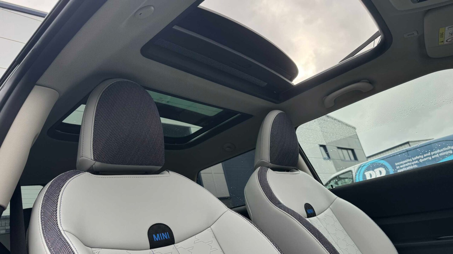 Used MINI Cooper 2025 for sale - 77601201: Photo 8