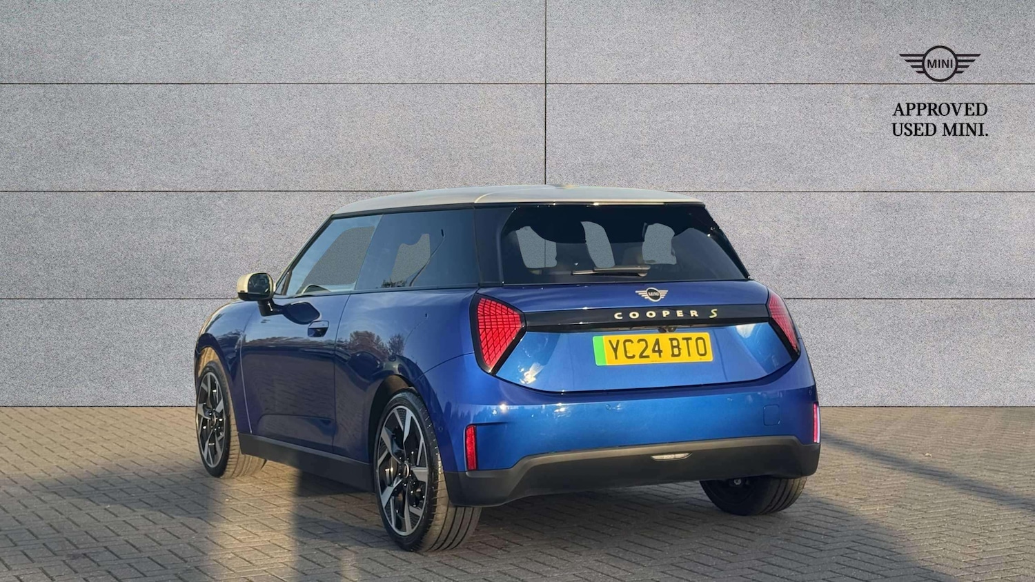 Used MINI Cooper 2024 for sale - 76916102: Photo 2