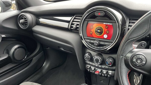Used MINI Hatch 2019 for sale - 76298456: Photo 21