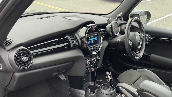 Used MINI Hatch 2019 for sale - 76298456: Photo 8