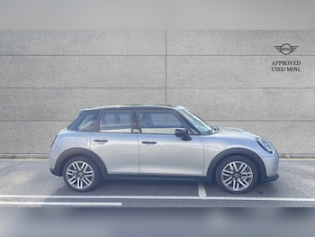 Used MINI Cooper 2024 for sale - 75217333: Photo